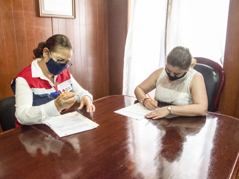 Jalpan firma convenio con Cruz Roja