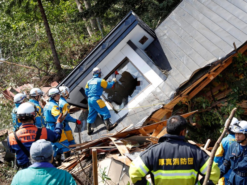 Japón: 9 muertos y 30 desaparecidos por sismo