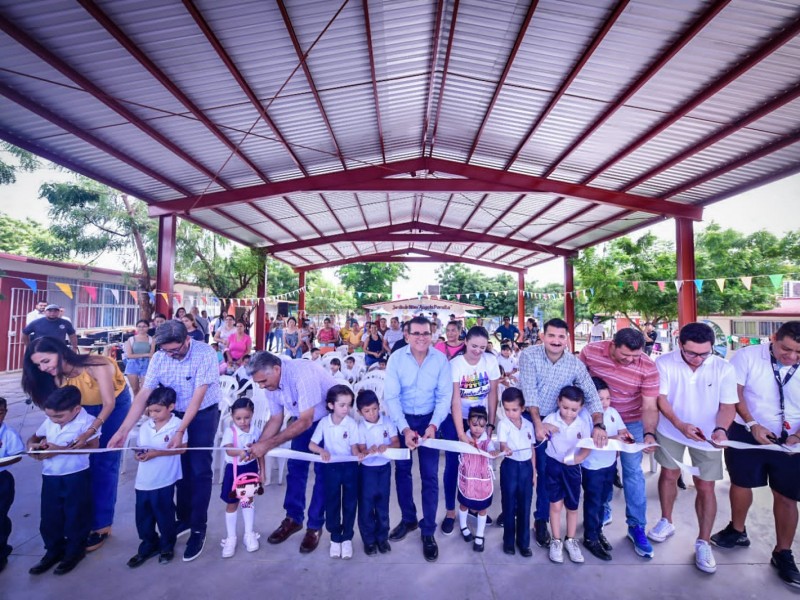 Jardín de niños, Ángela Peralta estrena techumbre.