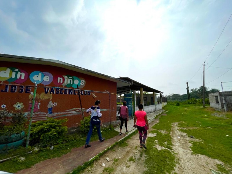 Jardín de niños de Tuxpan gestiona por mejoras al plantel