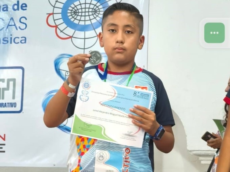 Jared Alejandro de 12 años destacado en matemáticas ganador de 11 medallas