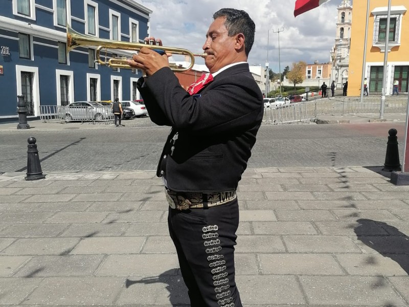 Javier, mariachi poblano que viene de familia de músicos