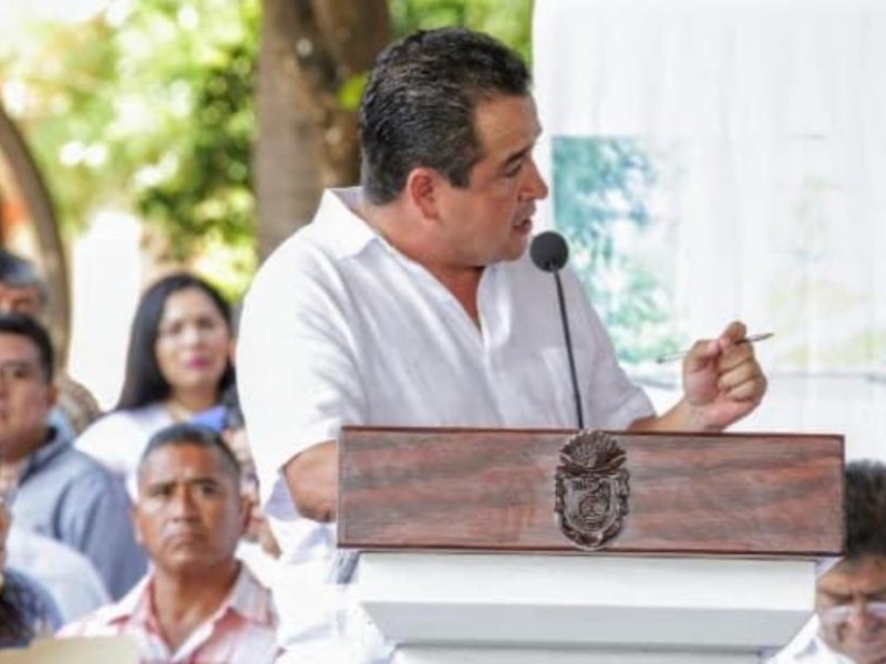 Javier Taja incumple en Bahías de Papanoa denuncian habitantes