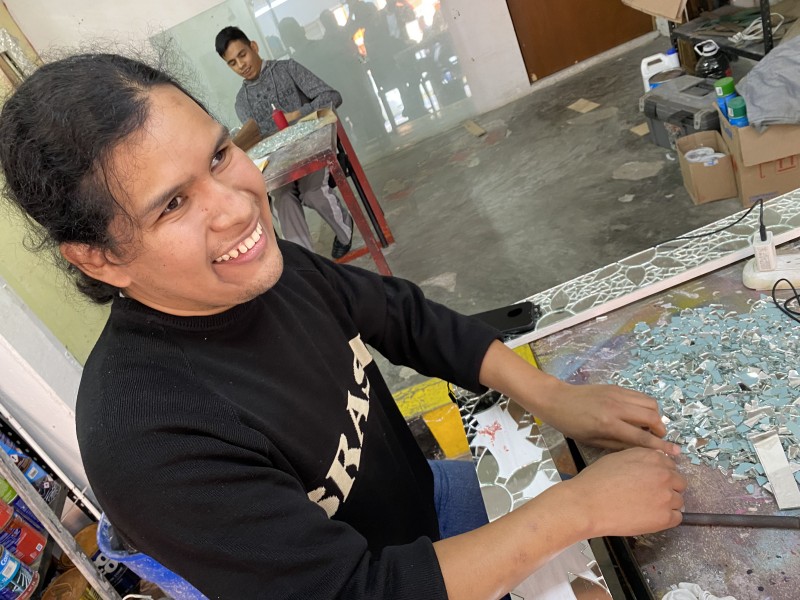 Javier y Carlos, artesanos que superaron la discapacidad visual