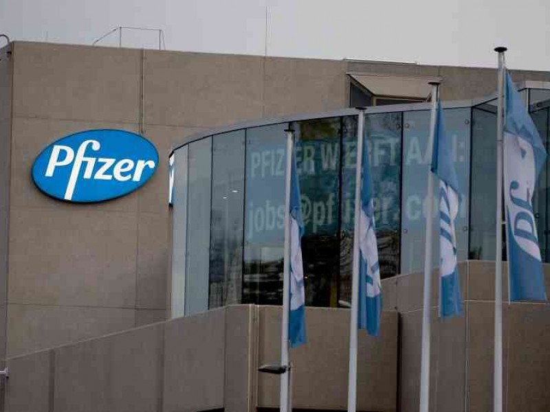 Jefe de Pfizer aclara que no retrasaron resultados de vacuna