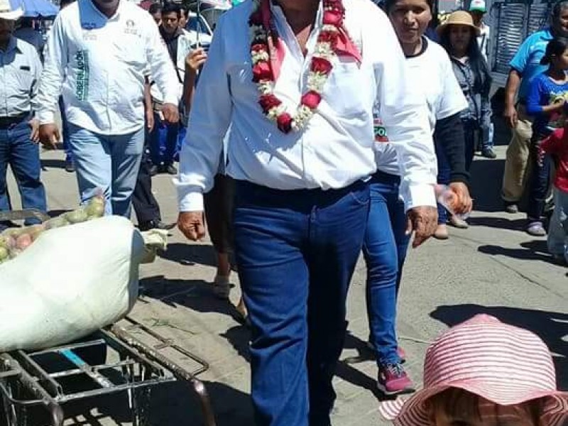 Jesús Orantes visitó Pueblo Nuevo, Rayón y Tapilula.
