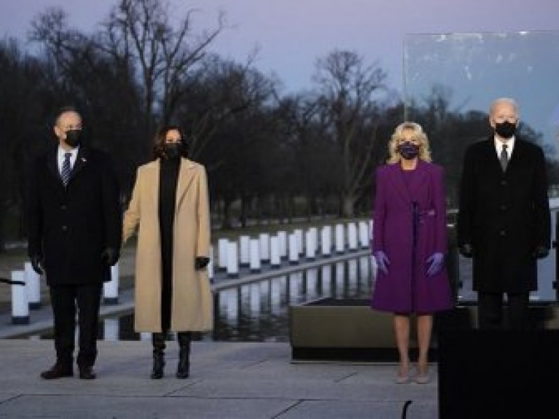 Joe Biden y Kamala rinden homenaje a víctimas de Covid