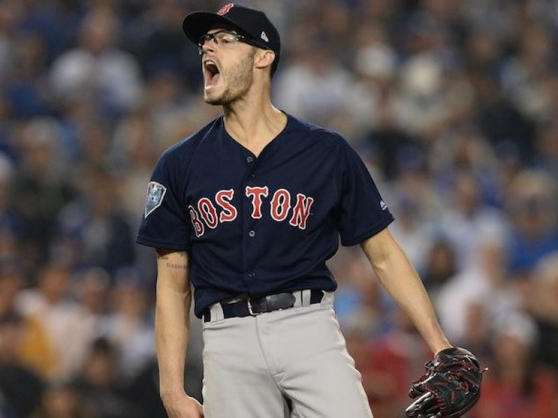 Joe Kelly firma con los Dodgers