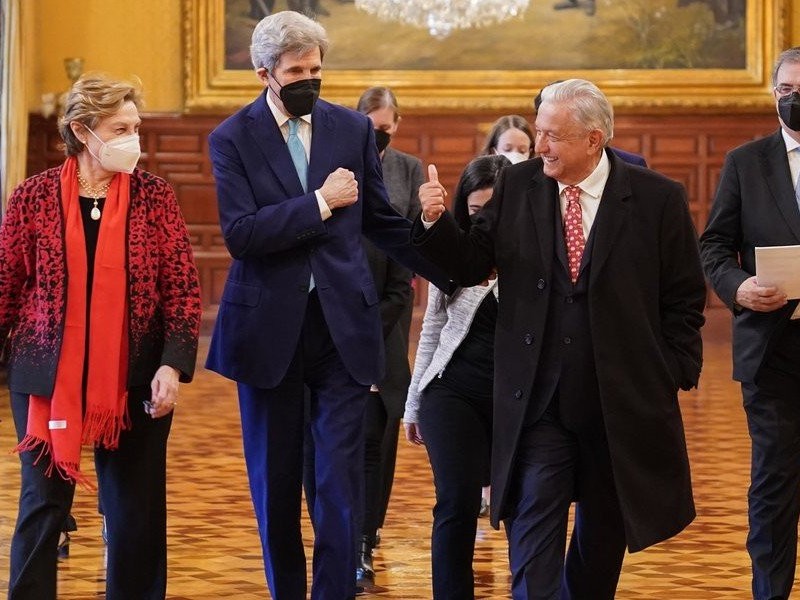 John Kerry se reúne con López Obrador en Palacio Nacional