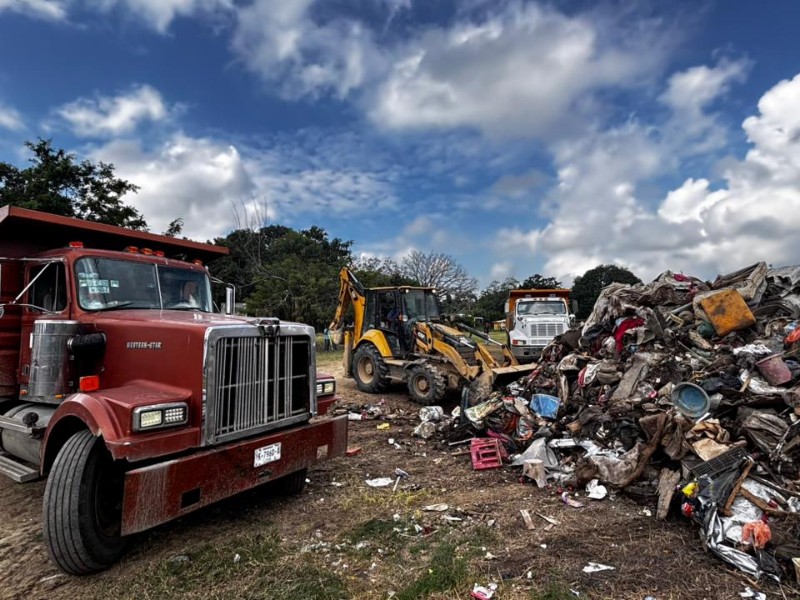 Jornada de limpieza en comunidades afectadas por inundación en Tuxpan