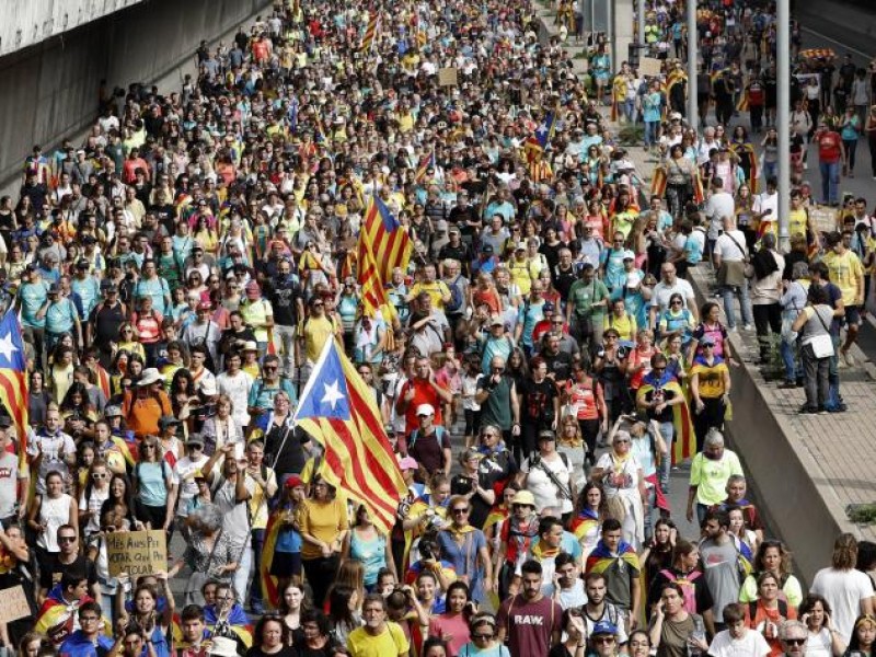 Jornada de protestas en Cataluña reduce su violencia