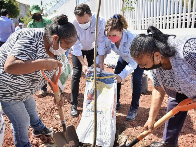 Jornada de reforestación en Venceremos