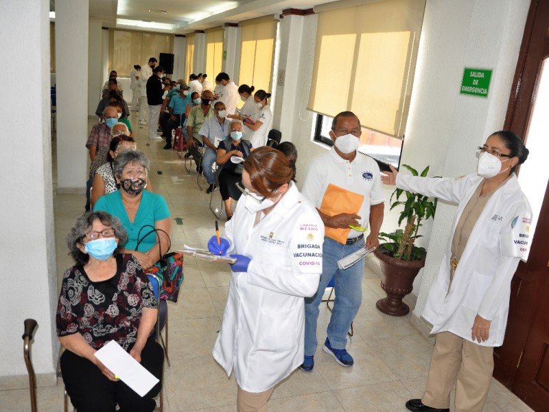 Jornada de vacunación contra el Covid en Hospital Naval deTuxpan