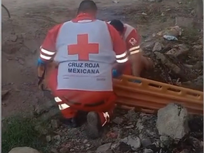 Jornalera da luz en la calle, IMSS le niega atención