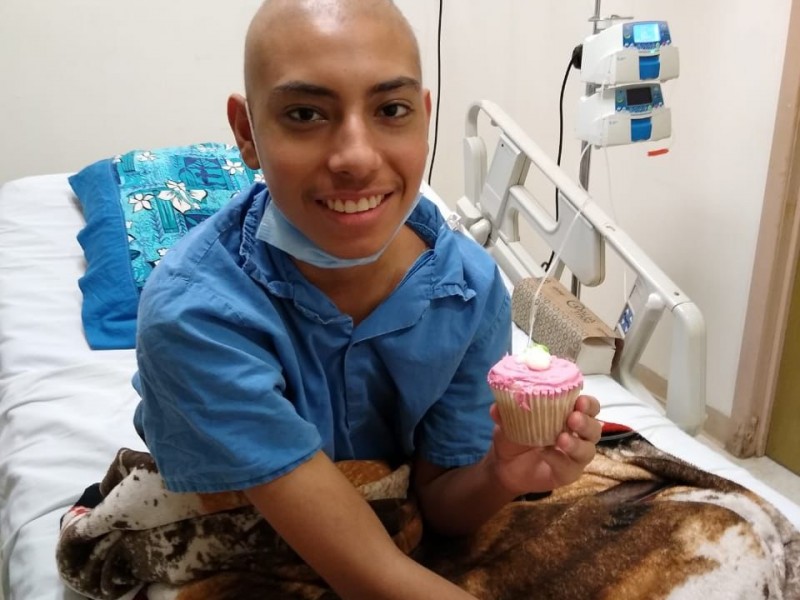 José Ángel padece por escasez de medicamentos contra el cáncer