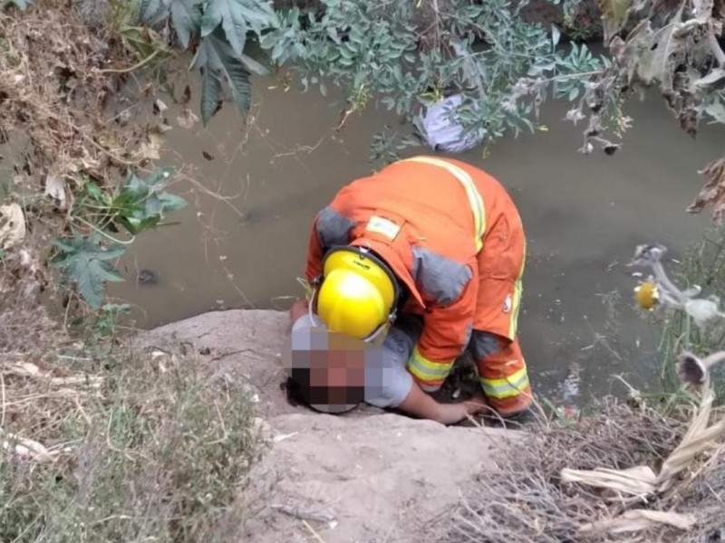 Joven alcoholizada sobrevive a caída en barranca de 15 metros