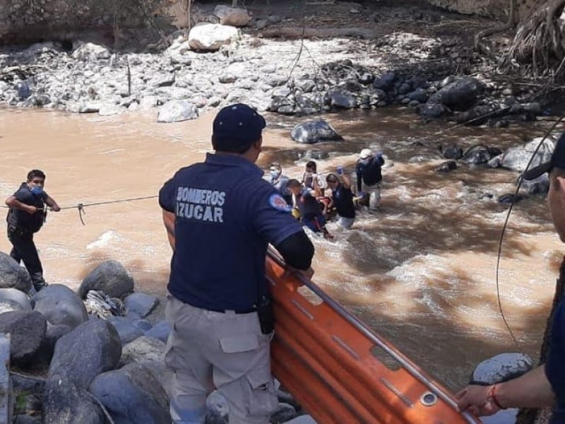 Joven de 17 años cae a barranca de 10 metros