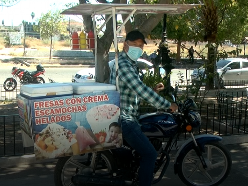 Joven emprende negocio sobre ruedas,tortas y escamochas su especialidad