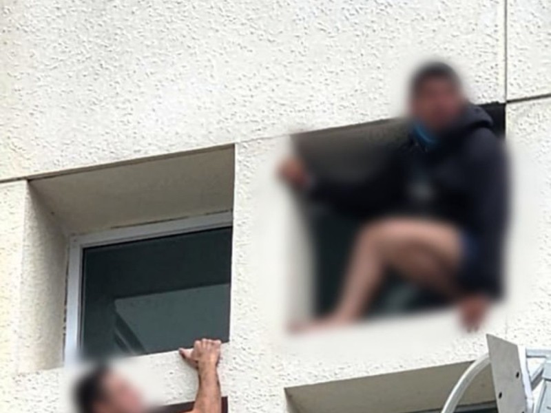 Joven en crisis nerviosa es atendido  en Jardines de La Hacienda