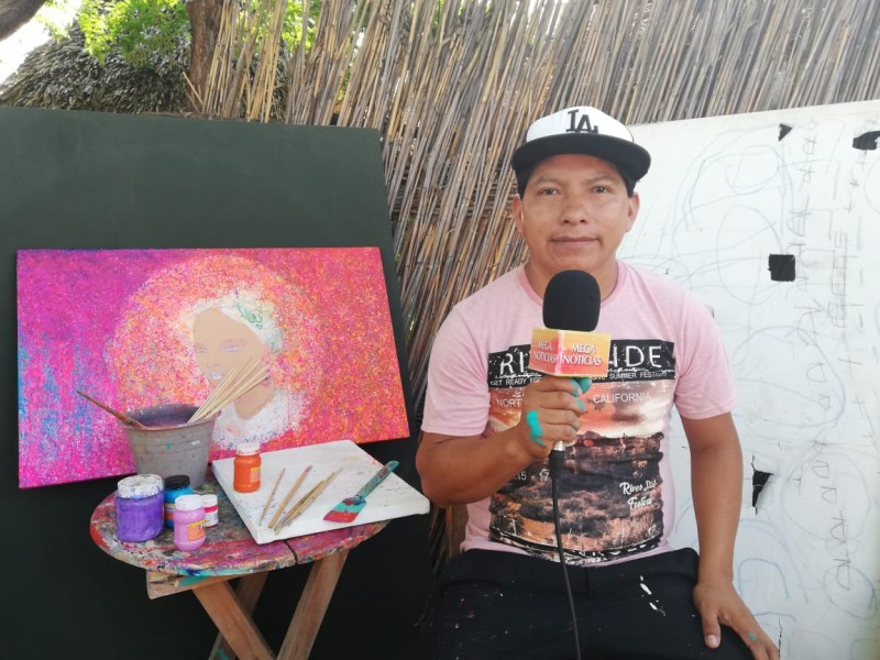 Joven huave deja precedente en la pintura istmeña