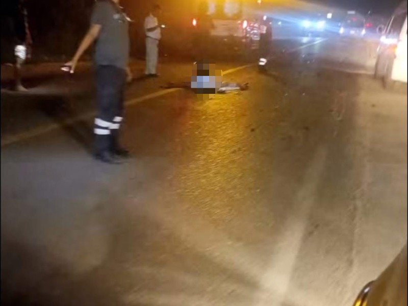 Joven motociclista fallece en accidente en la carretera Zihuatanejo–Acapulco