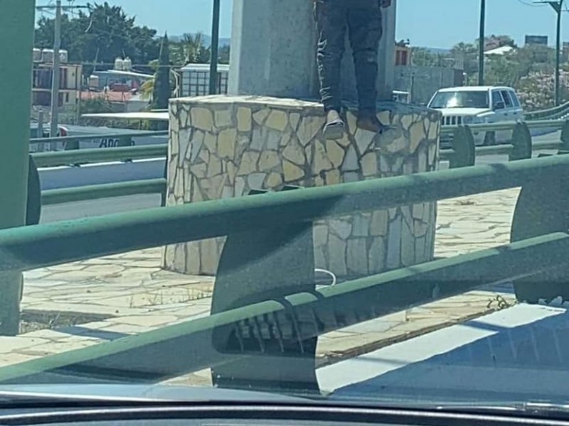 Joven se ahorca en pleno libramiento norte