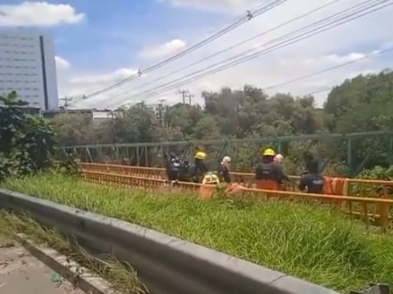 Joven se suicida debajo de puente peatonal en la México-Puebla