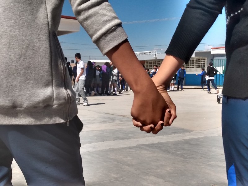 Jóvenes cuestionan el concepto del amor en la actualidad