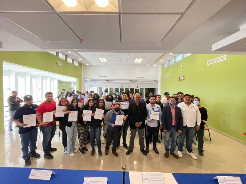 Jóvenes empalmenses culminan cursos para emprender un negocio