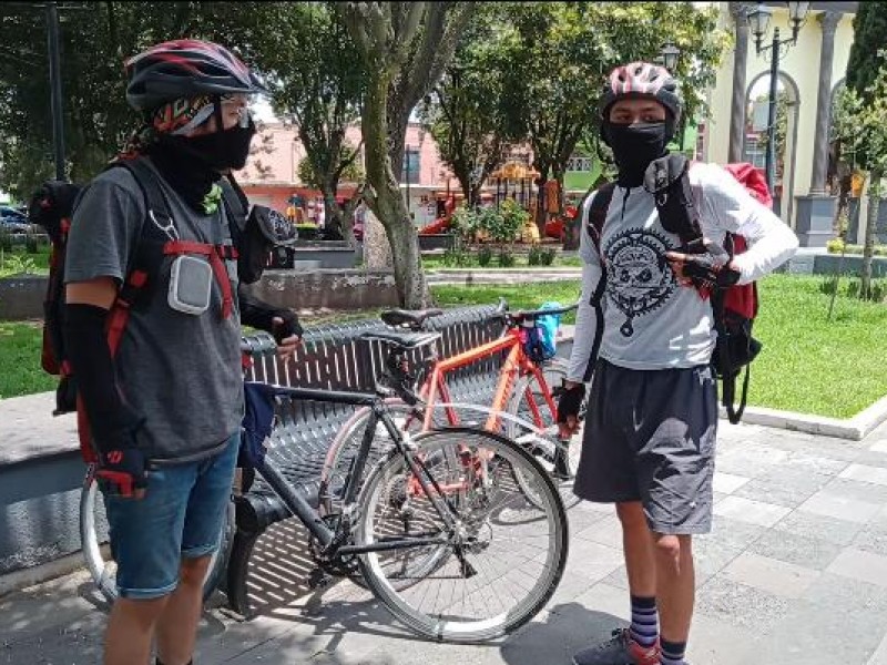 Jóvenes emprenden bicimensajería en el Valle de Toluca