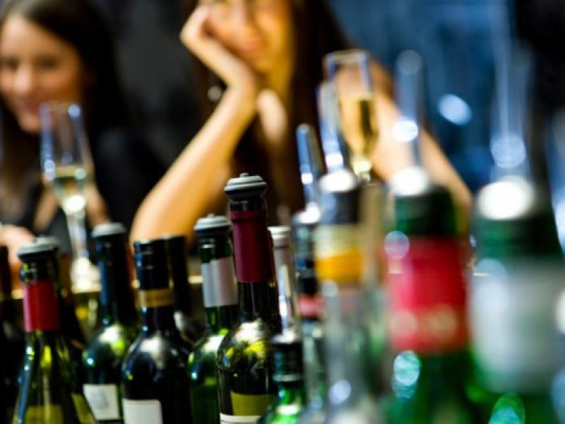 Jóvenes en Sonora empiezan a beber desde los 13 años