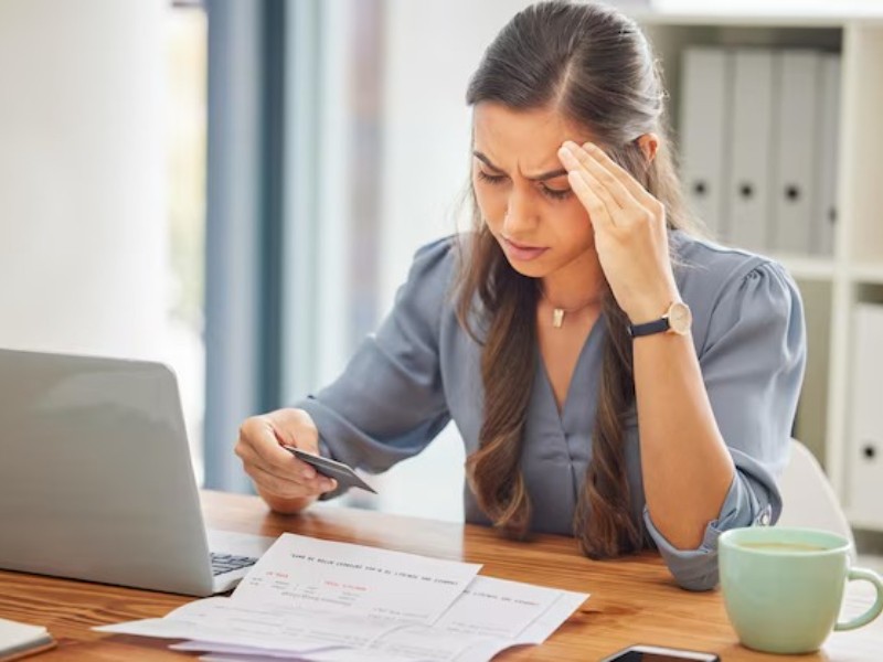 Jóvenes endeudados: el precio del crédito