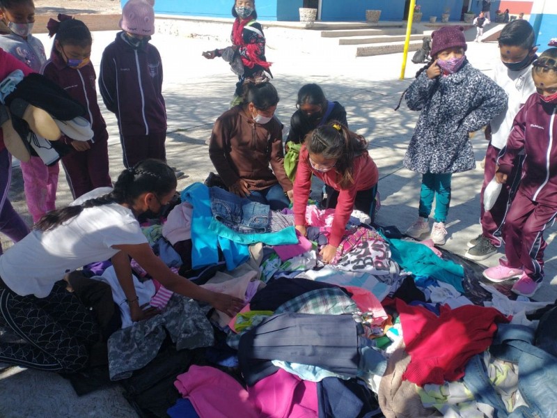 Jóvenes entregan más de 10 mil prendas invernales “Abriguemos Guanajuato”