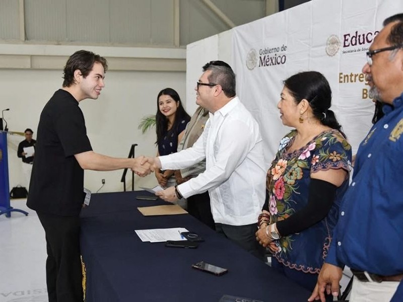 Jóvenes Escribiendo el Futuro llegó a la UNACH