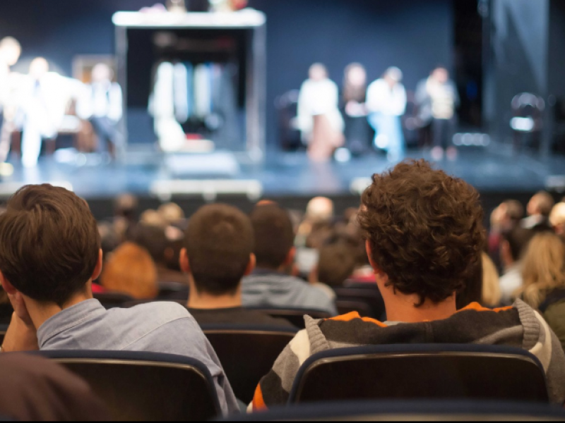 Jóvenes muestran desinterés por asistir a eventos culturales