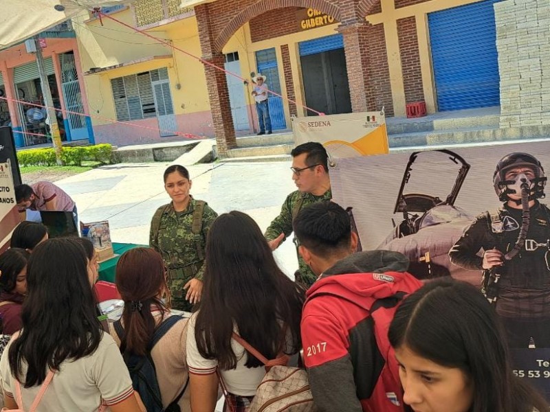 Jóvenes muestran interés por oferta educativa de planteles militares