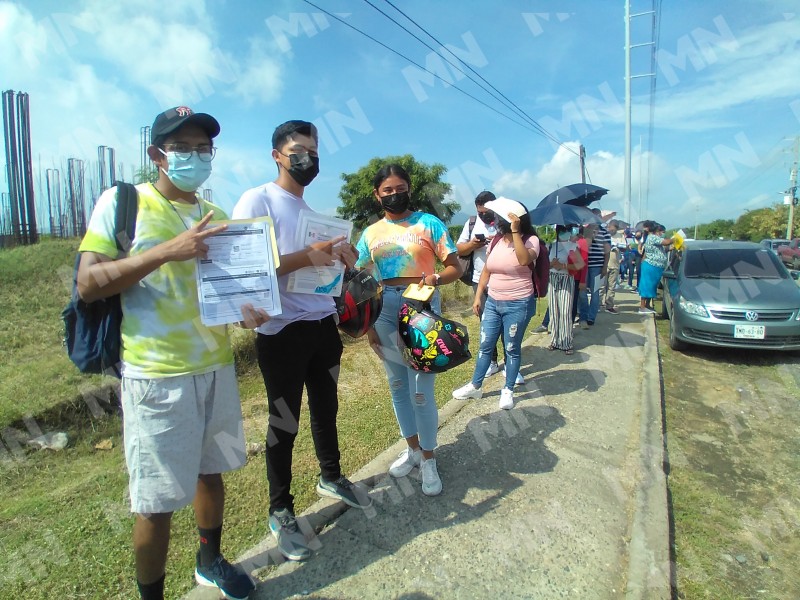 Jóvenes reciben segunda dosis de Pfizer en Salina Cruz