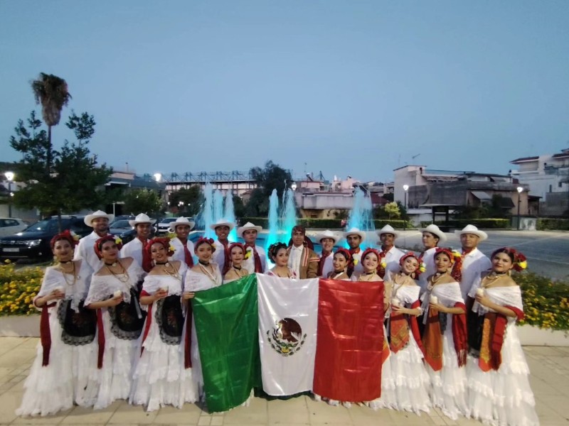Jóvenes salmantinos conquistan Europa con la danza y música mexicana