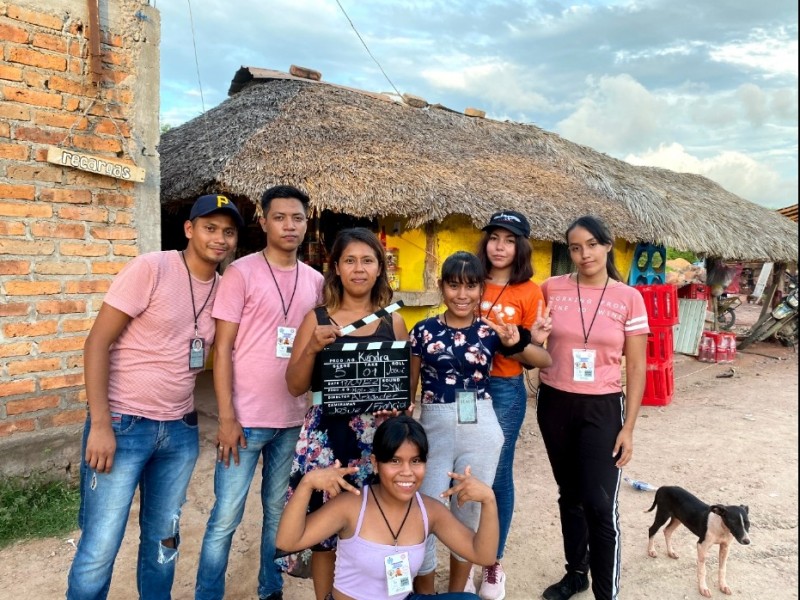 Jóvenes universitarios filman documental en Acaponeta
