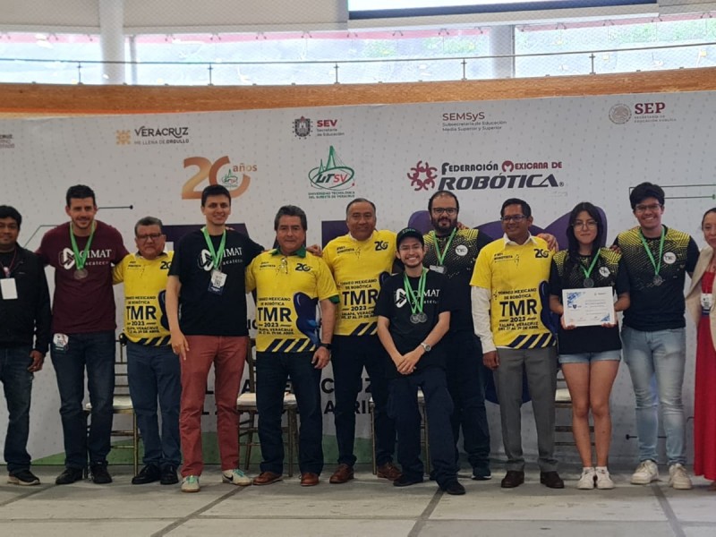 Jóvenes zacatecanos ganan concurso de robótica