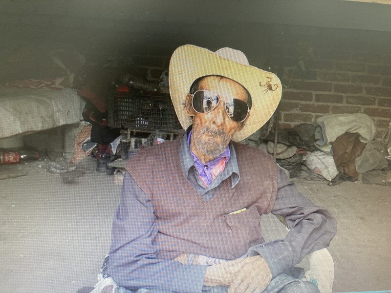 Juan de 107 años vive en la Barranca busca ayuda