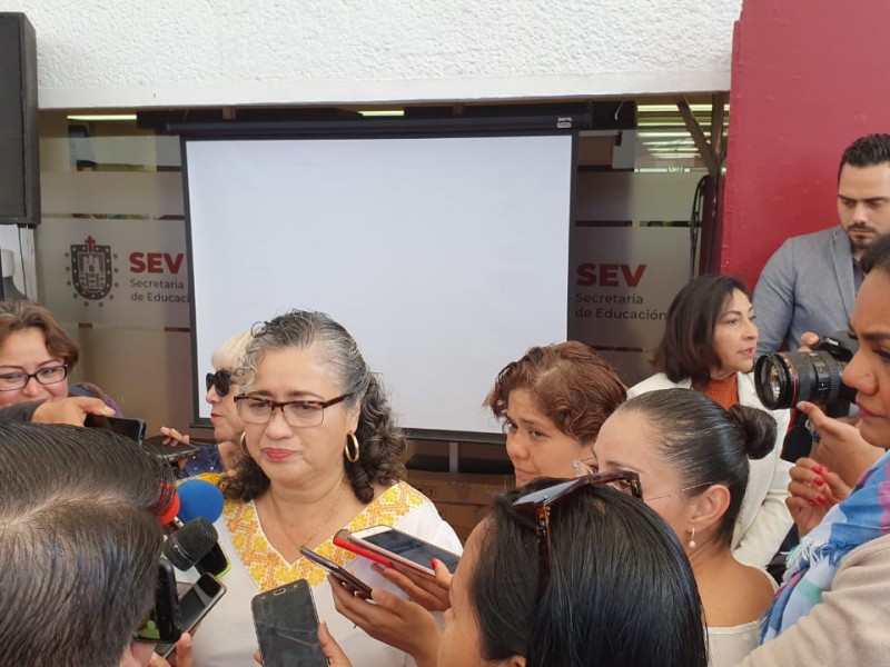 Jubilaciones generan que escuelas se queden sin maestros: SEV