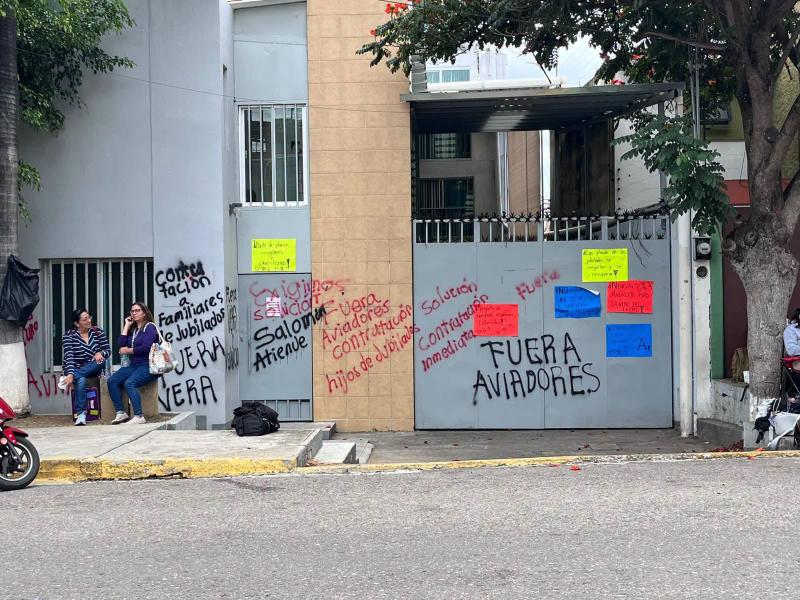Jubilados de la sección 22 cumplen una semana de protestas sin respuestas