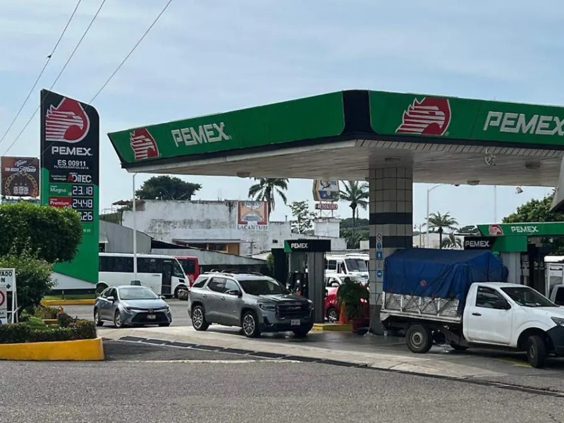 Jubilados de Pemex dejan sin gasolina a la frontera sur