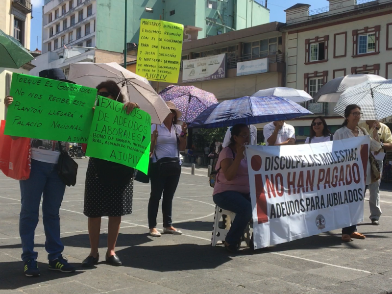 Jubilados del ISSTE siguen desamparados