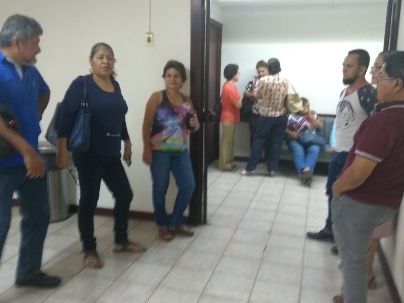 Jubilados exigen pago adelantado de aguinaldos