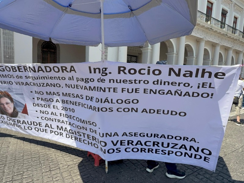 Jubilados protestan en Veracruz por seguro de vida eliminado