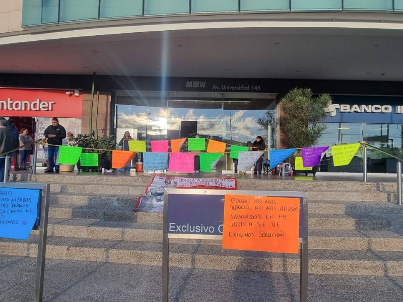 Jubilados toman oficinas centrales del COBAO, denuncian violación a derecho laborales