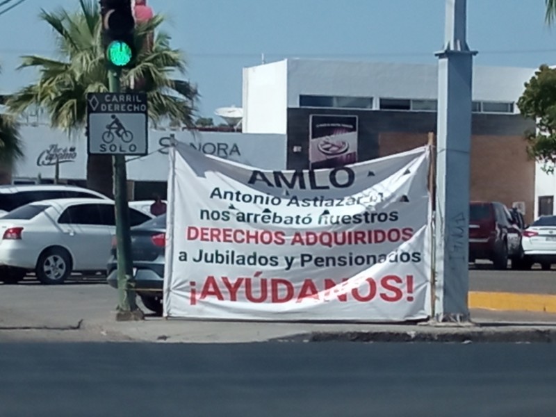 Jubilados y pensionados cierran oficina de recaudación