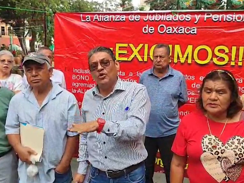 Jubilados y pensionados denuncian cobro indebido por bono sindical pendiente en Oaxaca